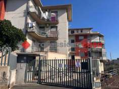 Foto Appartamento in vendita a Catania - 4 locali 145mq