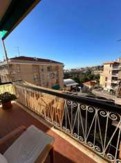 Foto **Appartamento con vista in Vendita a Sestri Ponente **

Scopri questo splendido appartamento completamente ristrutturato, situato al terzo piano di u
