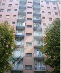 Foto 028/26 UOGO	CORSICO - Trilocale all'asta in Viale Italia 36