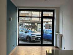 Foto 1 Vetrina in vendita a Beinasco