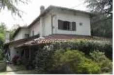 Foto 138/2021 2 VA - Villa con piscina in asta a Angera.