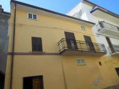 Foto 1856/AMEGLIO Casa indipendente di mq 300 su due livelli con cantina ed orto poco distante ad Ameglio, frazione di Marzano Appio.
