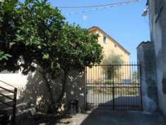 Foto 1858/VERSANO Casa indipendente di mq 160 su due livelli con giardino pertinenziale di mq 1.300 a Santa Maria Versano, frazione di Teano. Subito abitab