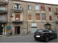 Foto 1866/TEANO Appartamento al primo piano di mq 120 nella centralissima Piazza Unit  dItalia a Teano. Composto da 5,5 vani da ristrutturare in palazzott
