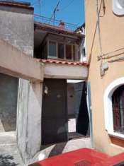 Foto 1936/VERSANO Casa in buone condizioni abitative di mq 180 su due livelli a Santa Maria Versano. Al piano terra garage e deposito con giardino edificab