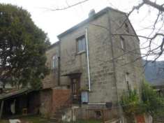 Foto 1991/SANTACROCE Casa indipendente di mq 200 su due livelli con giardino di mq 200 a Santa Croce, frazione di Roccaromana.