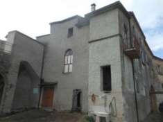 Foto 2005/TUOROFUNARO Casa indipendente affiancata per un lato di mq 300 su due livelli con giardino pensile di mq 400. A Tuorofunaro, piccola ed antica fr