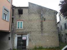 Foto 2017/ROCCAMONFINA Casa indipendente di mq 330 su due livelli in via Addolorata a Roccamonfina. Al piano terra locali deposito, al piano primo quattro