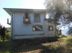 Foto 2040/TRAMONTI Villa di mq 350 su tre livelli da completare con 8.000 mq di parco a Tramonti sulla sommit  di Pietravairano. In posizione panoramicissi