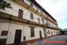 Foto 3 Locali con box e piccolo cortile