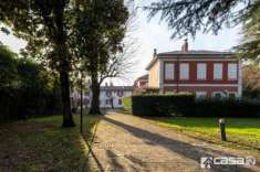 Foto 3 LOCALI CON CUCINA, CANTINA, AUTORIMESSA CON LOCALE HOBBY E 2 POSTI AUTO.
L'appartamento  composto dal soggiorno con camino, dalla cucina, dalle cam