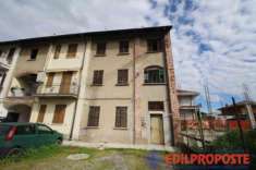 Foto 3 LOCALI SU TRE LIVELLI IN CONTESTO DI CORTE