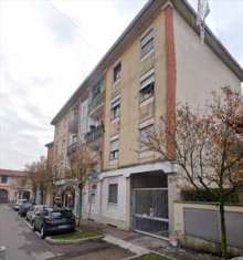 Foto 4 o pi Locali in Vendita, 5,5 Locali, 3,24 mq, Rescaldina