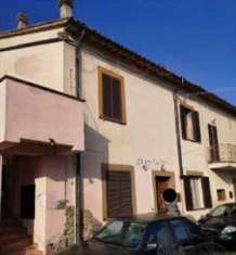 Foto 4 o pi Locali in Vendita, 5 Locali, 88 mq, Foligno