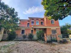 Foto 4 o pi Locali in Vendita, 6 Locali, 180 mq, Macerata