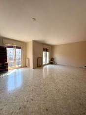 Foto 4 VANI LUMINOSI VIA GARRONE BARI