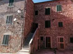 Foto A Selvena frazione del comune di Castell'Azzara nella provincia di Grosseto, paese storico per le sue miniere e articolato proprio per ospitare i mina