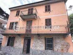 Foto Abitazione di tipo civile di 151 mq  in vendita a Castelletto Molina - Rif. 4525970