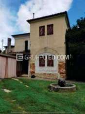 Foto Abitazione di tipo civile di 314 mq  in vendita a San Zenone degli Ezzelini - Rif. 4512985