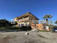 Foto Abitazione di tipo civile di 503 mq  in vendita a Lusciano - Rif. 4461104