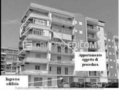 Foto Abitazione di tipo economico di 125 mq  in vendita a Crotone - Rif. 4500002