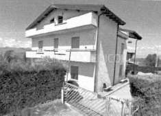Foto Abitazione di tipo economico di 130 mq  in vendita a Luzzi - Rif. 4450012