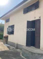 Foto Abitazione di tipo economico di 180 mq  in vendita a Simeri Crichi - Rif. 4502951