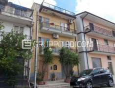 Foto Abitazione di tipo economico di 200 mq  in vendita a Petrizzi - Rif. 4508091
