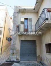Foto Abitazione di tipo economico di 212 mq  in vendita a Melilli - Rif. 4500774