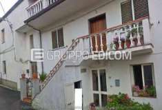 Foto Abitazione di tipo economico di 266 mq  in vendita a Lamezia Terme - Rif. 4525662