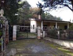 Foto Abitazione di tipo economico di 273 mq  in vendita a Cassano delle Murge - Rif. 4459042