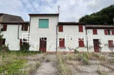 Foto Abitazione di tipo economico di 581 mq  in vendita a Castagnaro - Rif. 4463698
