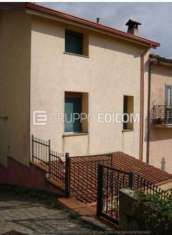 Foto Abitazione di tipo popolare di 140 mq  in vendita a Colosimi - Rif. 4518060