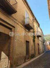 Foto Abitazione di tipo popolare di 209 mq  in vendita a Airola - Rif. 4514029