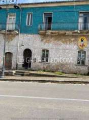 Foto Abitazione di tipo popolare di 223 mq  in vendita a Pietradefusi - Rif. 4503909
