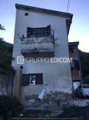 Foto Abitazione di tipo popolare di 261 mq  in vendita a Limatola - Rif. 4499399
