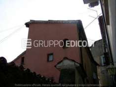 Foto Abitazione di tipo popolare di 301 mq  in vendita a Mendicino - Rif. 4490353