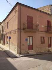 Foto Abitazione indipendente, in zona centralissima, composta da 6,5 vani catastali
