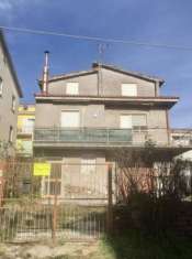 Foto Abitazione indipendente con garage e giardino in vendita a Calcata