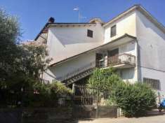 Foto Abitazione indipendente con giardino e garage in vendita a Civita Castellana