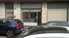 Foto Adiacenze Piazza Zara Negozio con una vetrina su strada trasformabile in appartamento o loft