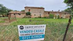 Foto AEREOPORTO: Vendesi casale da ristrutturare a fano - zona aeroporto: ottima visibilit , ideale per attivit  ricettiva o commerciale!
hai un progetto a