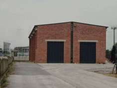 Foto AFFITTASI CAPANNONE RECINTATAO A 5 KM DA CUNEO