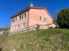 Foto Albergo con mura in vendita a Carro