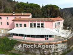 Foto Albergo in vendita a Lucca - 6 locali 900mq