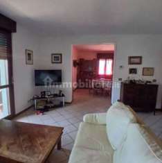 Foto Ampio 3 camere recente via Langhirano Pilastro 13km PR