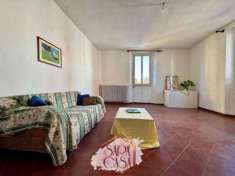 Foto AMPIO APPARTAMENTO LIBERO SU QUATTRO LATI IN POSIZIONE CENTRALE