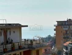 Foto Ampio bilocale con balconata e cantina a pochi minuti dal centro a Sanremo.