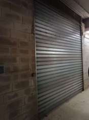 Foto ampio box magazzino