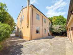 Foto AMPIO e COMODO APPART. a P. TERRA CON SERVIZI